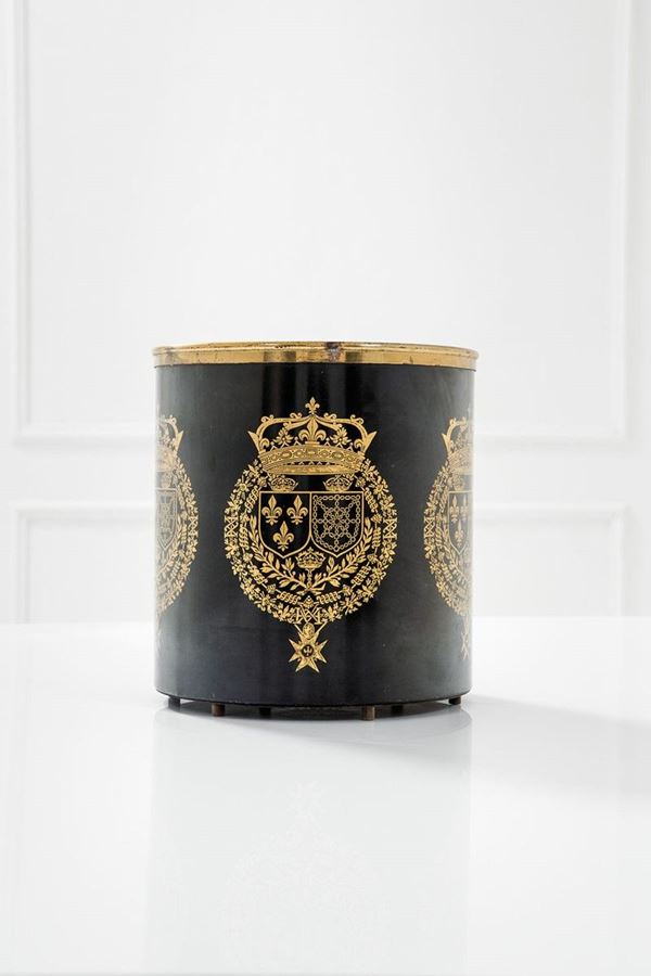 Piero Fornasetti : Gettacarte della serie Stemmi
  - Asta Spring Design - Incanto Casa d'Aste e Galleria