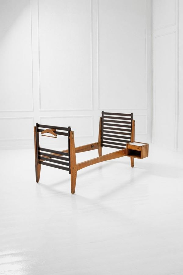 Carlo Mollino : Letto con appendiabiti scorrev  - Asta Spring Design - Incanto Casa d'Aste e Galleria
