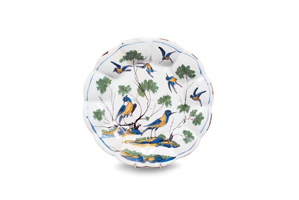 Piatto in maiolica tesa baccel