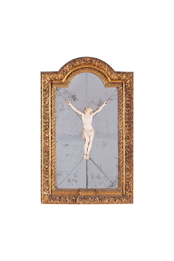 Cornice in legno dorato con al