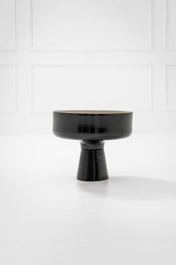 Angelo Mangiarotti : Fioriera
Ceramica smaltata.
  - Asta Spring Design - Incanto Casa d'Aste e Galleria