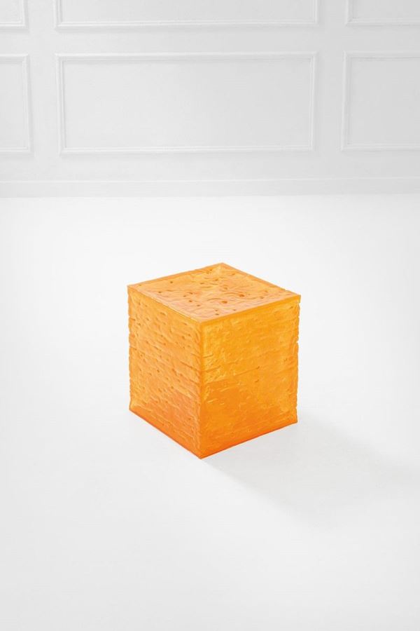 Gianni Osgnach : Pouff/tavolino
Resina epossid  - Asta Spring Design - Incanto Casa d'Aste e Galleria