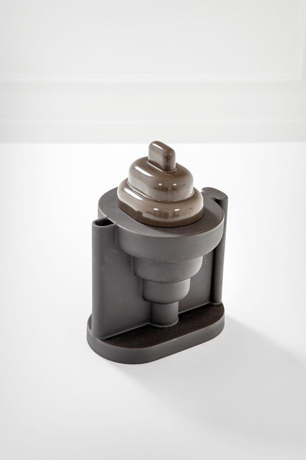 Ettore Sottsass : Teiera Cardamon della serie In  - Asta Spring Design - Incanto Casa d'Aste e Galleria