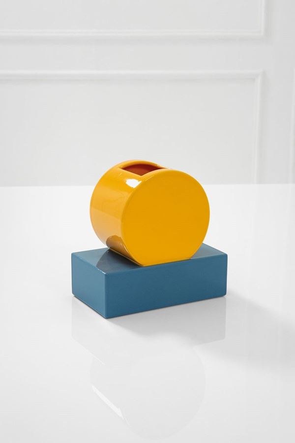 Ettore Sottsass : Vaso Yang
Ceramica blu e gial  - Asta Spring Design - Incanto Casa d'Aste e Galleria