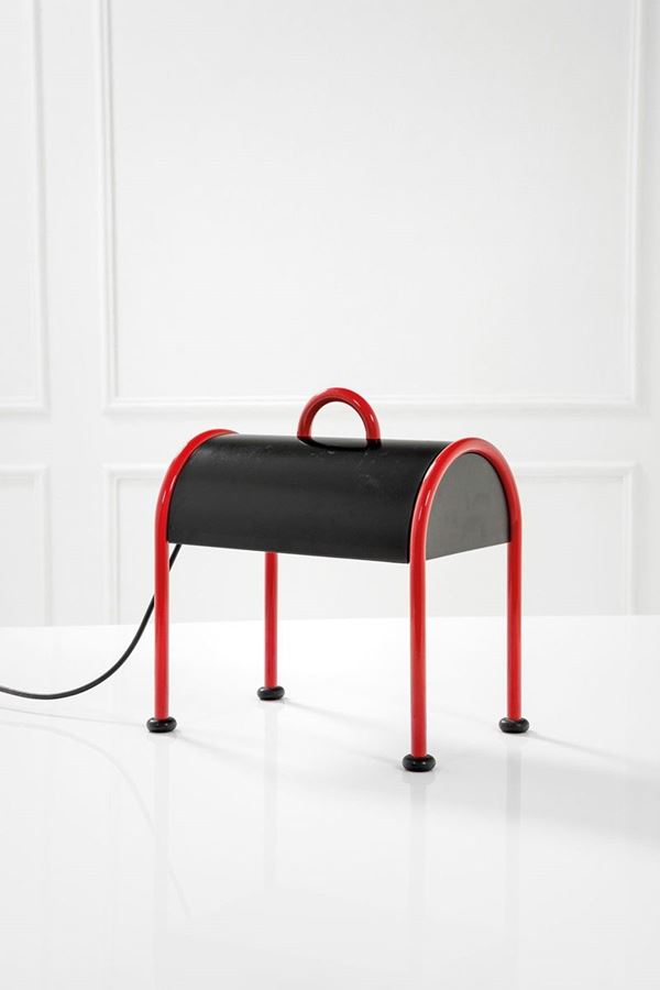 Ettore Sottsass : Lampada Valigia
Metallo smalt  - Asta Spring Design - Incanto Casa d'Aste e Galleria