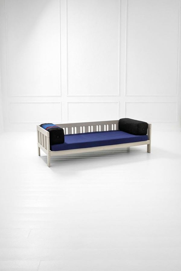 Ettore Sottsass : Divano mod. Califfo
Legno lac  - Asta Spring Design - Incanto Casa d'Aste e Galleria