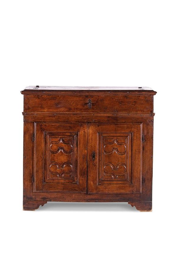 Credenza a due ante, piano inc  - Asta Antiquariato - Incanto Casa d'Aste e Galleria