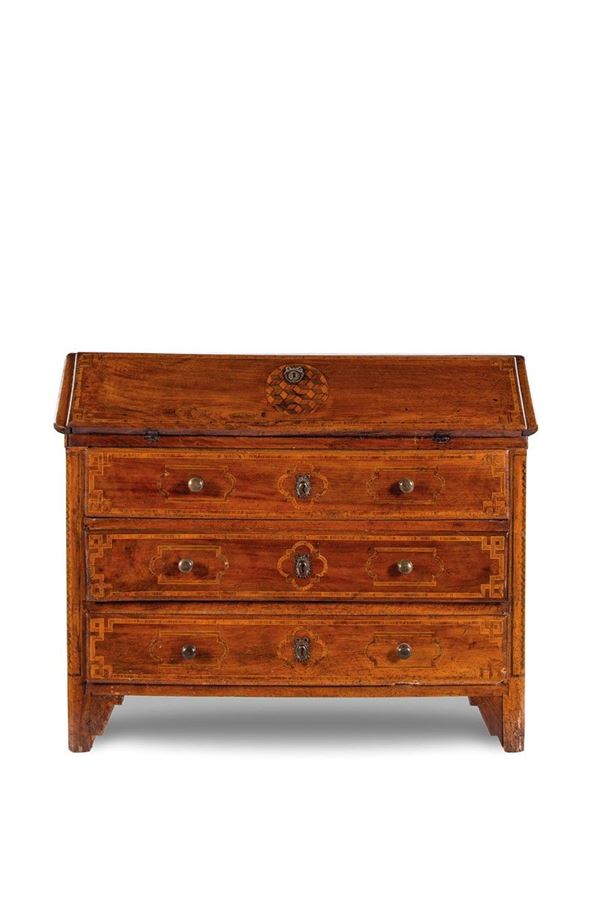 Cassettone a ribalta in noce i  - Asta Antiquariato - Incanto Casa d'Aste e Galleria