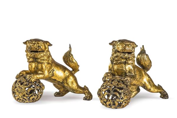 Coppia di leoni in bronzo dora