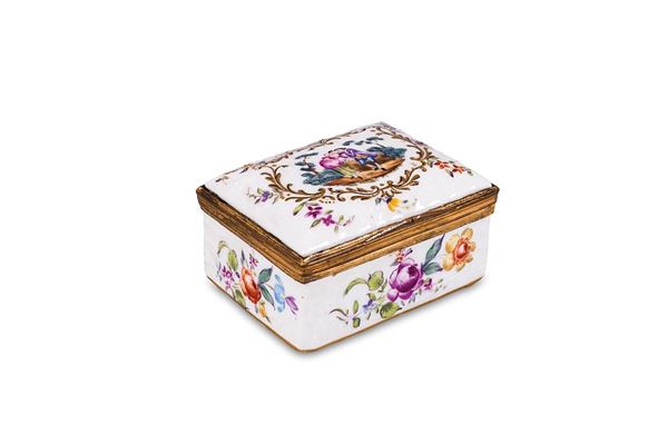 Tabacchiera in porcellana con   - Auction Antiquariato - Incanto Casa d'Aste e Galleria