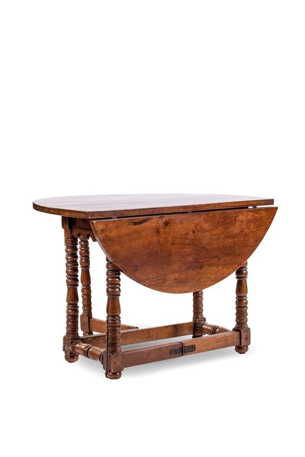 Tavolo rotondo a bandelle in n  - Auction Antiquariato - Incanto Casa d'Aste e Galleria
