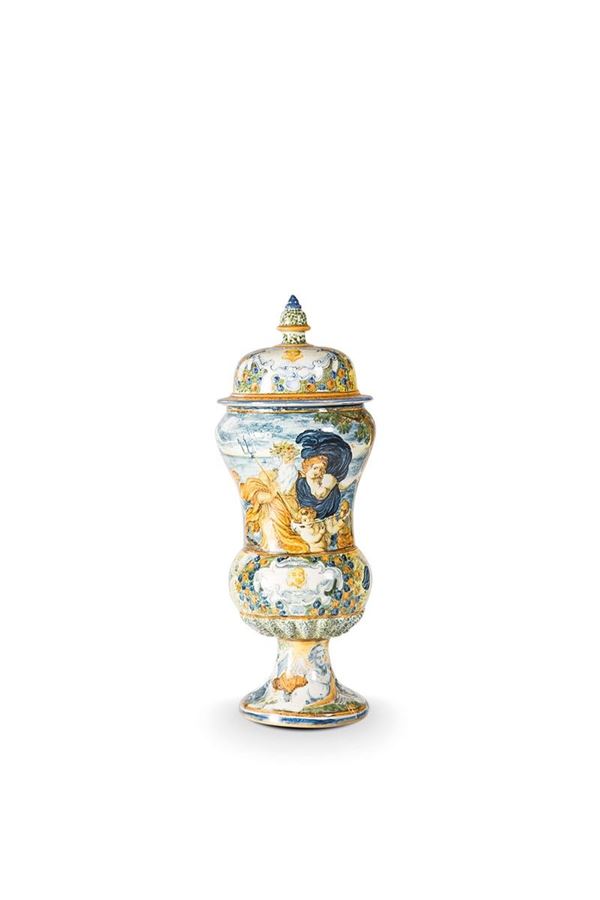 Vaso con coperchio in maiolica