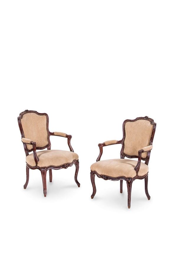 Coppia di poltrone in noce sco  - Asta Antiquariato - Incanto Casa d'Aste e Galleria