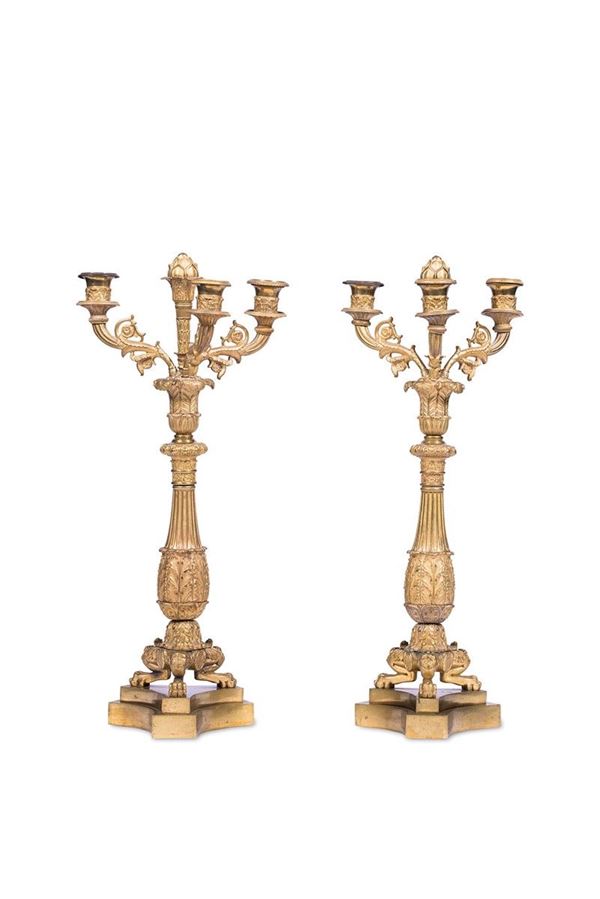 Coppia di candelieri in bronzo