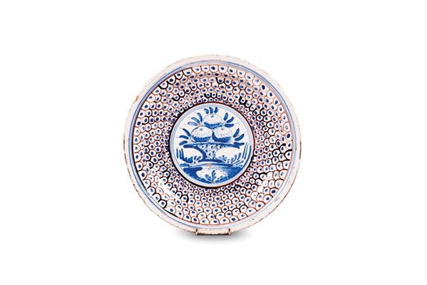 Grande piatto in maiolica con   - Auction Antiquariato - Incanto Casa d'Aste e Galleria