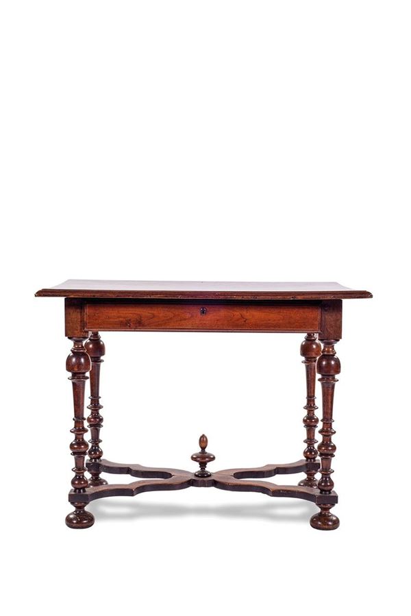 Tavolo da centro in noce. Gamb  - Asta Antiquariato - Incanto Casa d'Aste e Galleria