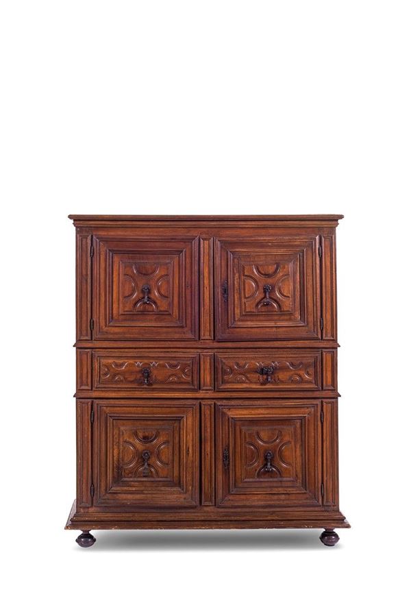 Credenza in noce
Fronte a qua  - Auction Antiquariato - Incanto Casa d'Aste e Galleria