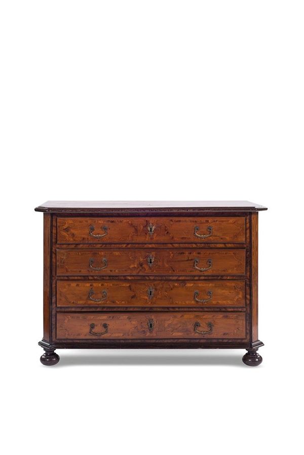 Com&#242; in noce intarsiato a moti  - Asta Antiquariato - Incanto Casa d'Aste e Galleria