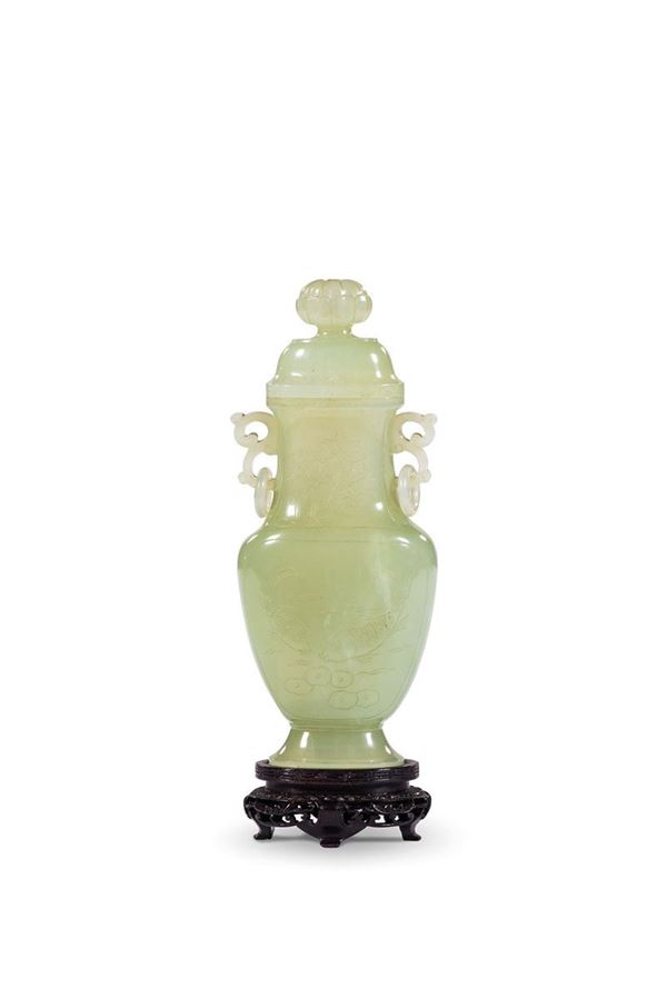 Vasetto biansato in nefrite di  - Auction Antiquariato - Incanto Casa d'Aste e Galleria