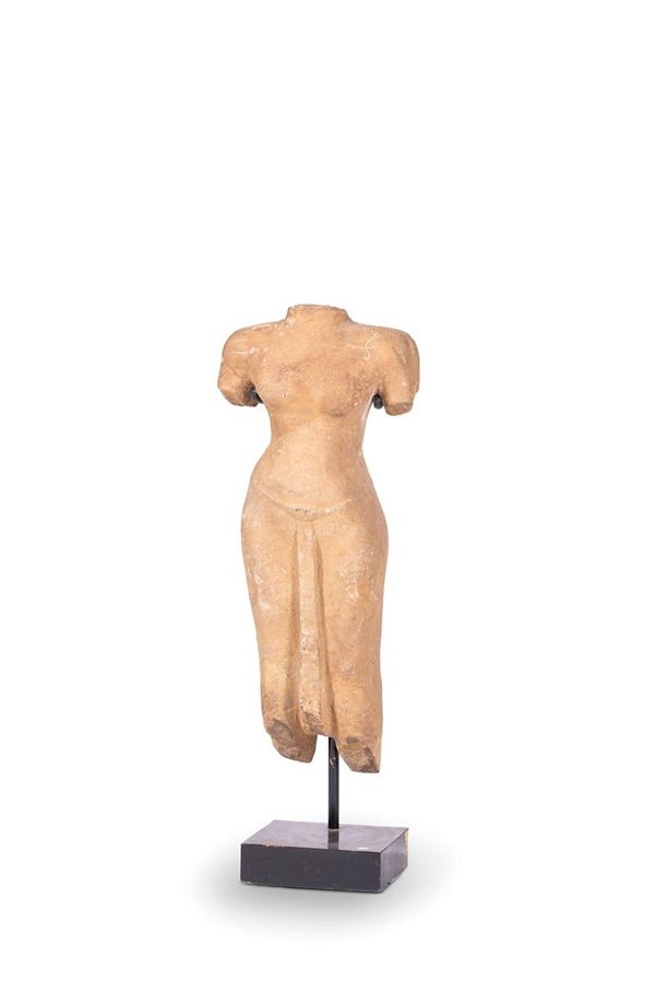 Torso di donna in  pietra in s  - Asta Antiquariato - Incanto Casa d'Aste e Galleria