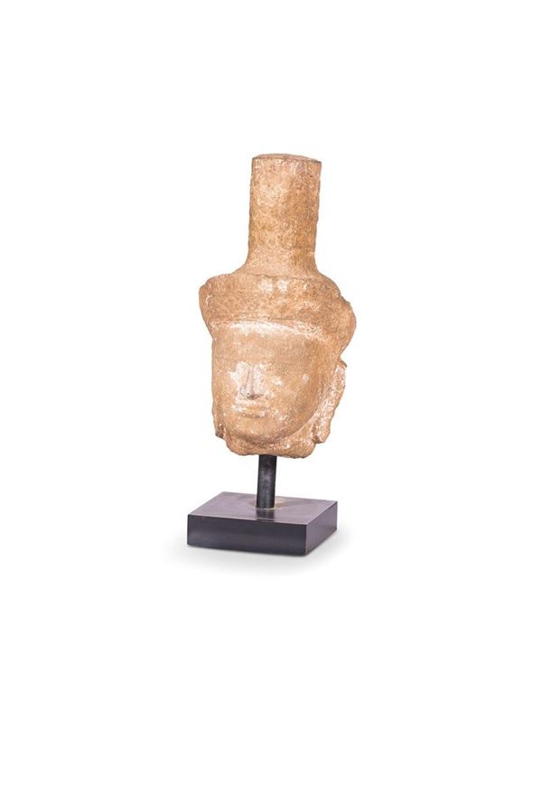 Testa in pietra in stile Khmer  - Asta Antiquariato - Incanto Casa d'Aste e Galleria