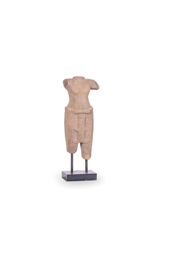 Torso di uomo in pietra in sti  - Asta Antiquariato - Incanto Casa d'Aste e Galleria