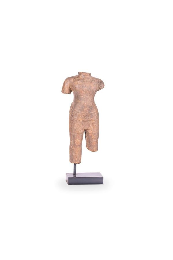 Torso di uomo in pietra in sti  - Asta Antiquariato - Incanto Casa d'Aste e Galleria