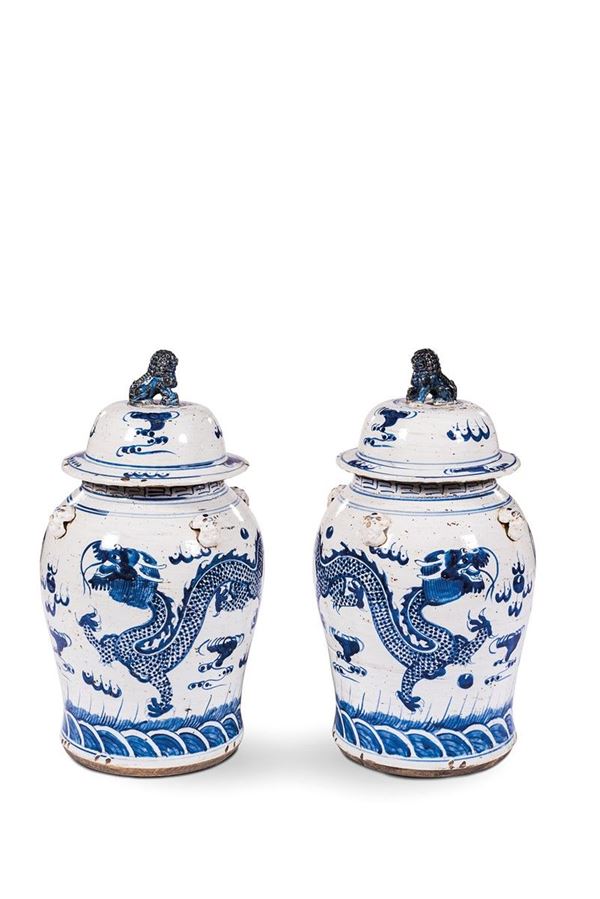 Coppia di potiches in porcella  - Auction Antiquariato - Incanto Casa d'Aste e Galleria