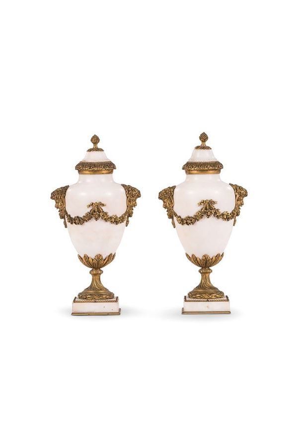 Coppia di vasi in marmo bianco  - Asta Antiquariato - Incanto Casa d'Aste e Galleria