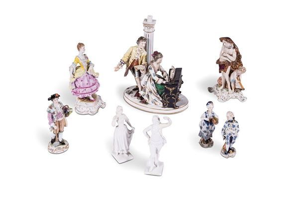 Lotto costituito da otto statu
