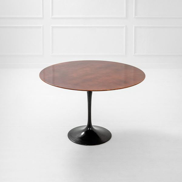 Eero Saarinen : Tavolo
Legno tinto, alluminio  - Auction Design first - Incanto Casa d'Aste e Galleria