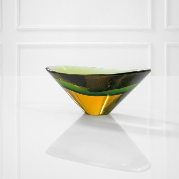 Flavio Poli : Vaso
Vetro sommerso.
Prod. S  - Asta Design first - Incanto Casa d'Aste e Galleria