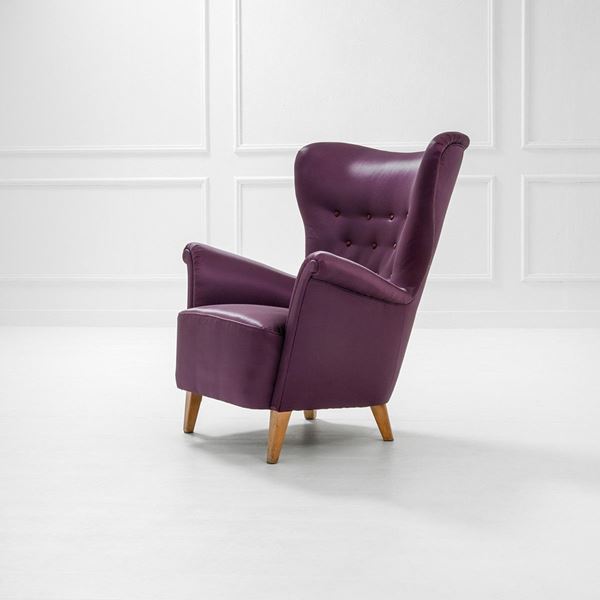 Poltrona
Legno, tessuto.
194
