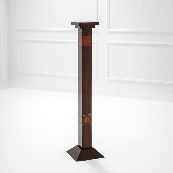 Alzata
Legno tinto intagliato