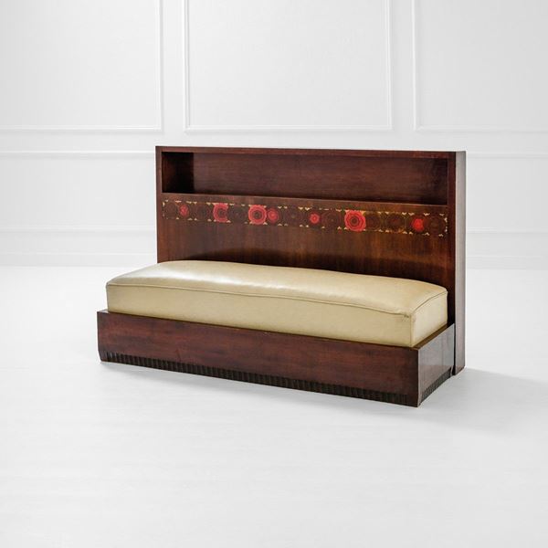 Panca con vano espositore
Leg
