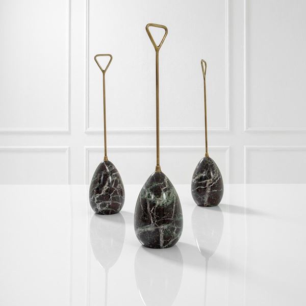 Luigi Caccia Dominioni : Tre fermaporta
Marmo, ottone.  - Asta Design first - Incanto Casa d'Aste e Galleria