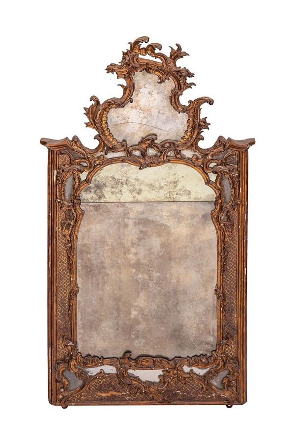 Specchiera in legno scolpito a