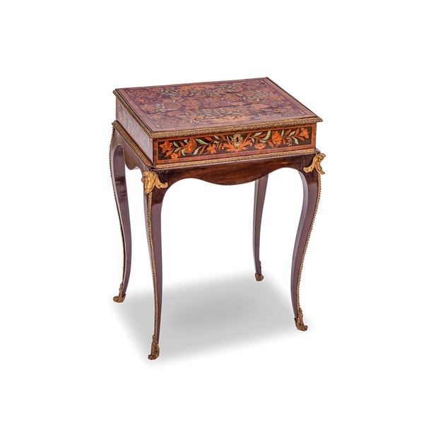 Tavolino impiallacciato e inta  - Asta Antiquariato, Pittura, Oggetti d'arte, Porcellana, Arte Moderna - Incanto Casa d'Aste e Galleria