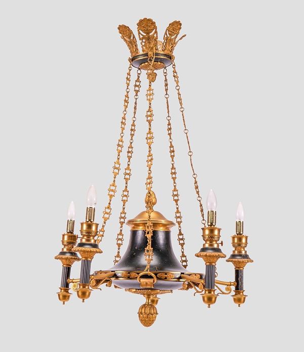 Lampadario in bronzo dorato e 