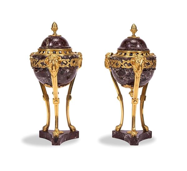 Coppia di bruciaprofumi in mar  - Asta Antiquariato, Pittura, Oggetti d'arte, Porcellana, Arte Moderna - Incanto Casa d'Aste e Galleria