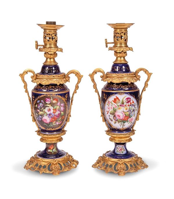 Coppia di vasi in porcellana a  - Asta Antiquariato, Pittura, Oggetti d'arte, Porcellana, Arte Moderna - Incanto Casa d'Aste e Galleria