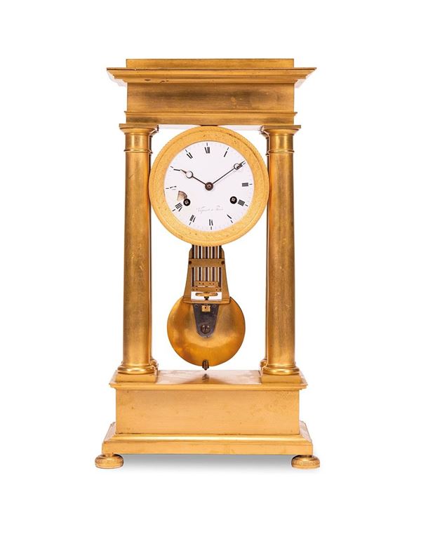 Orologio in bronzo dorato
Qua