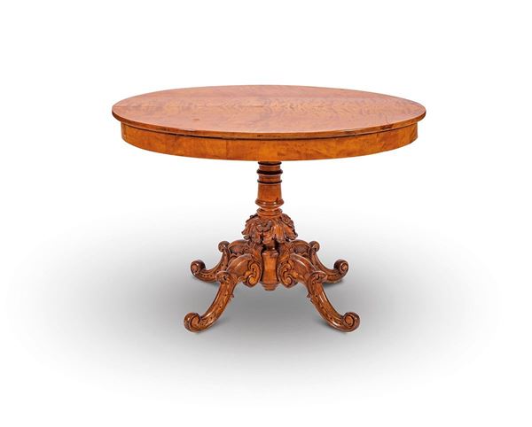 Tavolino ovale in legno chiaro