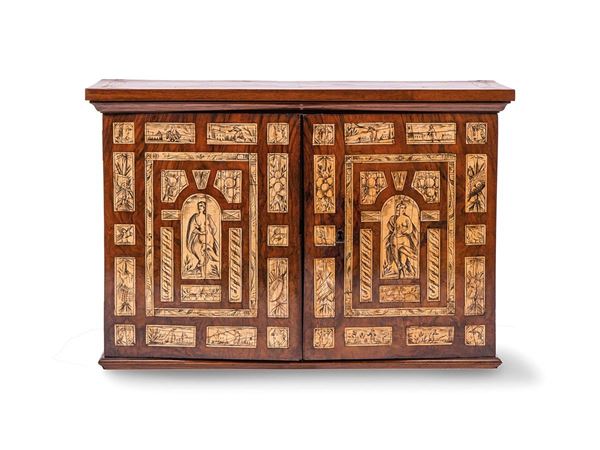 Tavolino da centro in noce
Ga  - Asta Antiquariato, Pittura, Oggetti d'arte, Porcellana, Arte Moderna - Incanto Casa d'Aste e Galleria