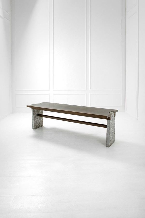 Carlo Scarpa : Tavolo
Legno tinto, pietra.
  - Asta Design, Winter Sale - Incanto Casa d'Aste e Galleria