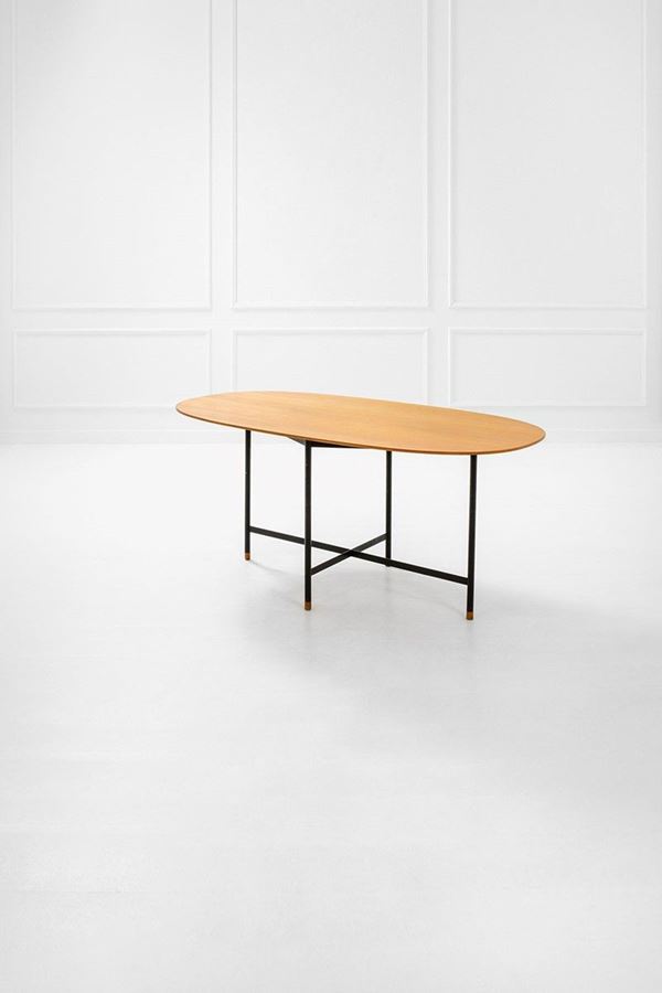Tavolo
Legno tinto, metallo l