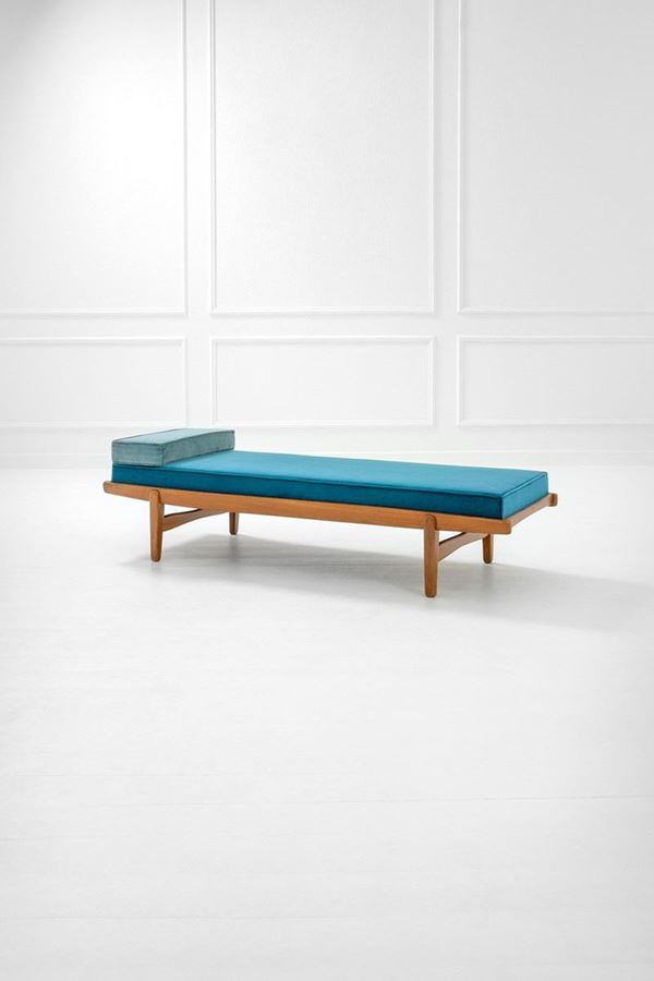 Daybed
Legno, tessuto.
1960 