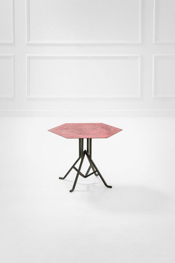 Frank Lloyd Wright - Tavolino
Metallo laccato.
Re