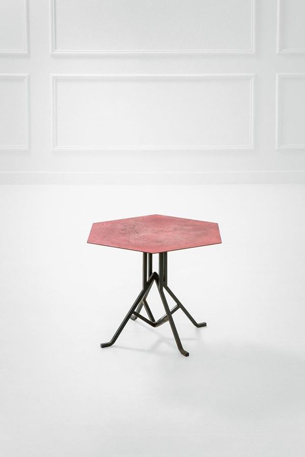 Frank Lloyd Wright - Tavolino
Metallo laccato.
Re