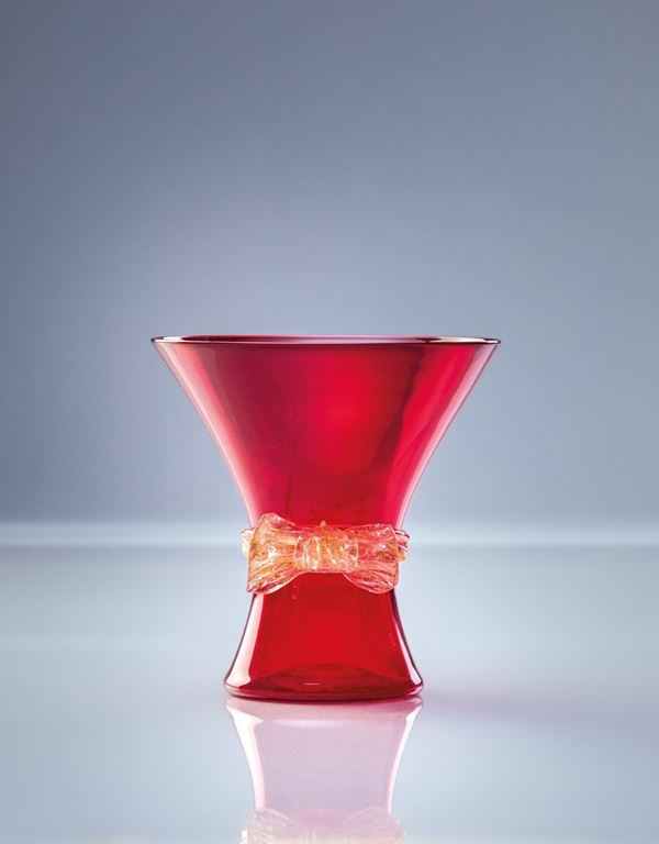 Paolo Venini - Vaso a clessidra in vetro rosso